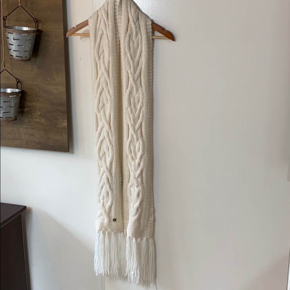 Liz Claiborne women’s scarf